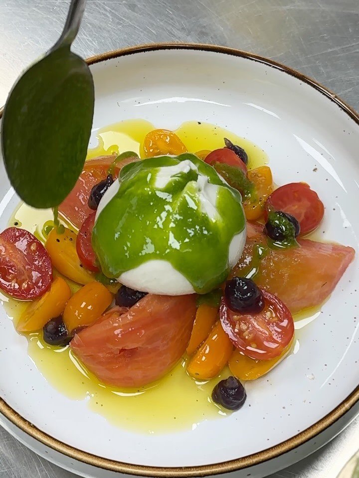 Burrata con tomatitos de Carlitos