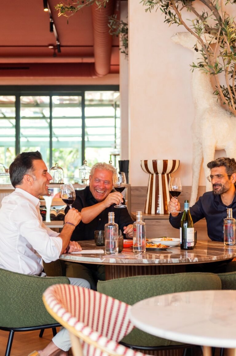 Comida con amigos en Melisa