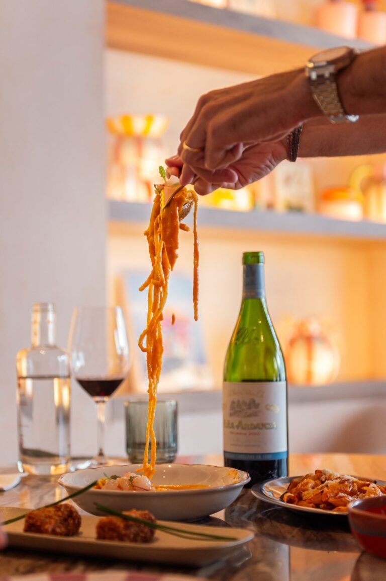 Pasta y vino en Melisa